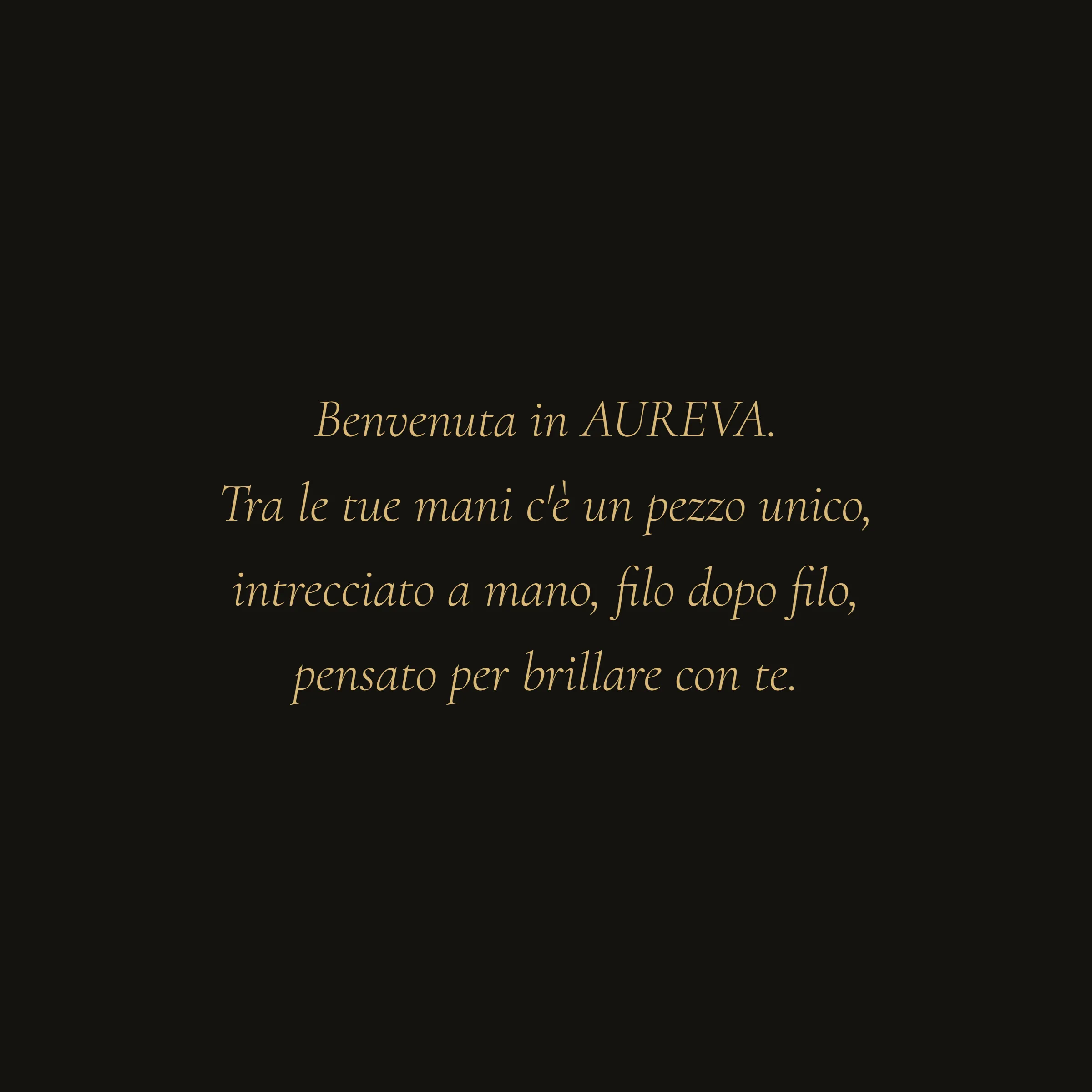 Dentro il coperchio, un benvenuto.